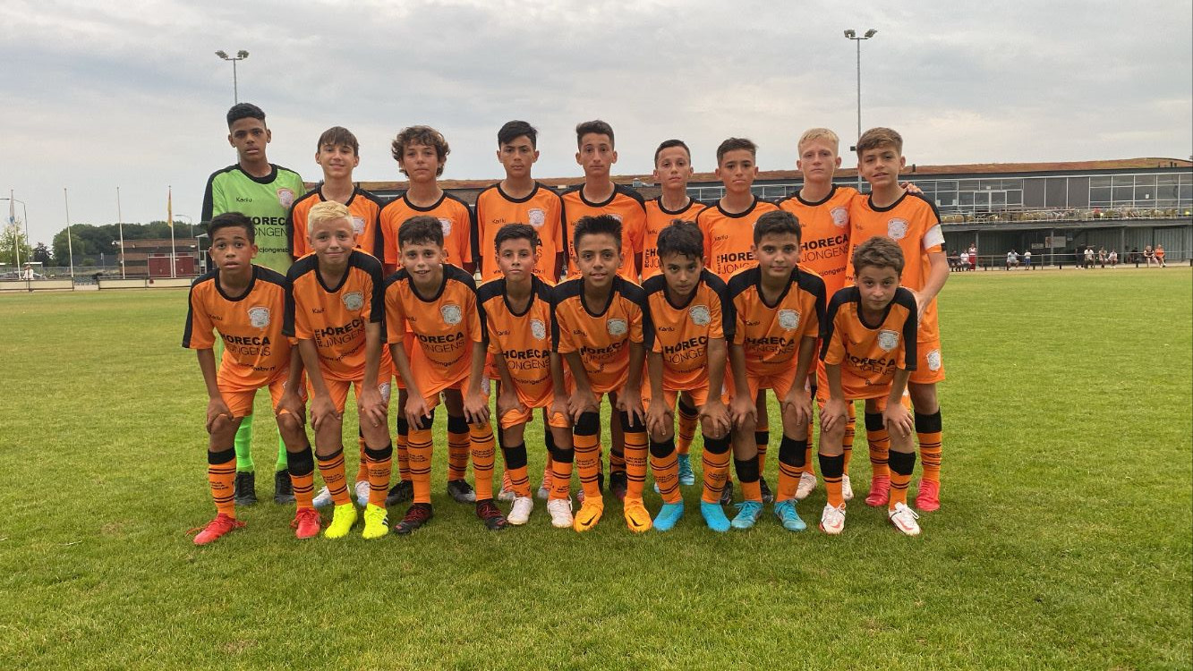 Equipe sub-14 do EC Laranja Mecânica Arapongas